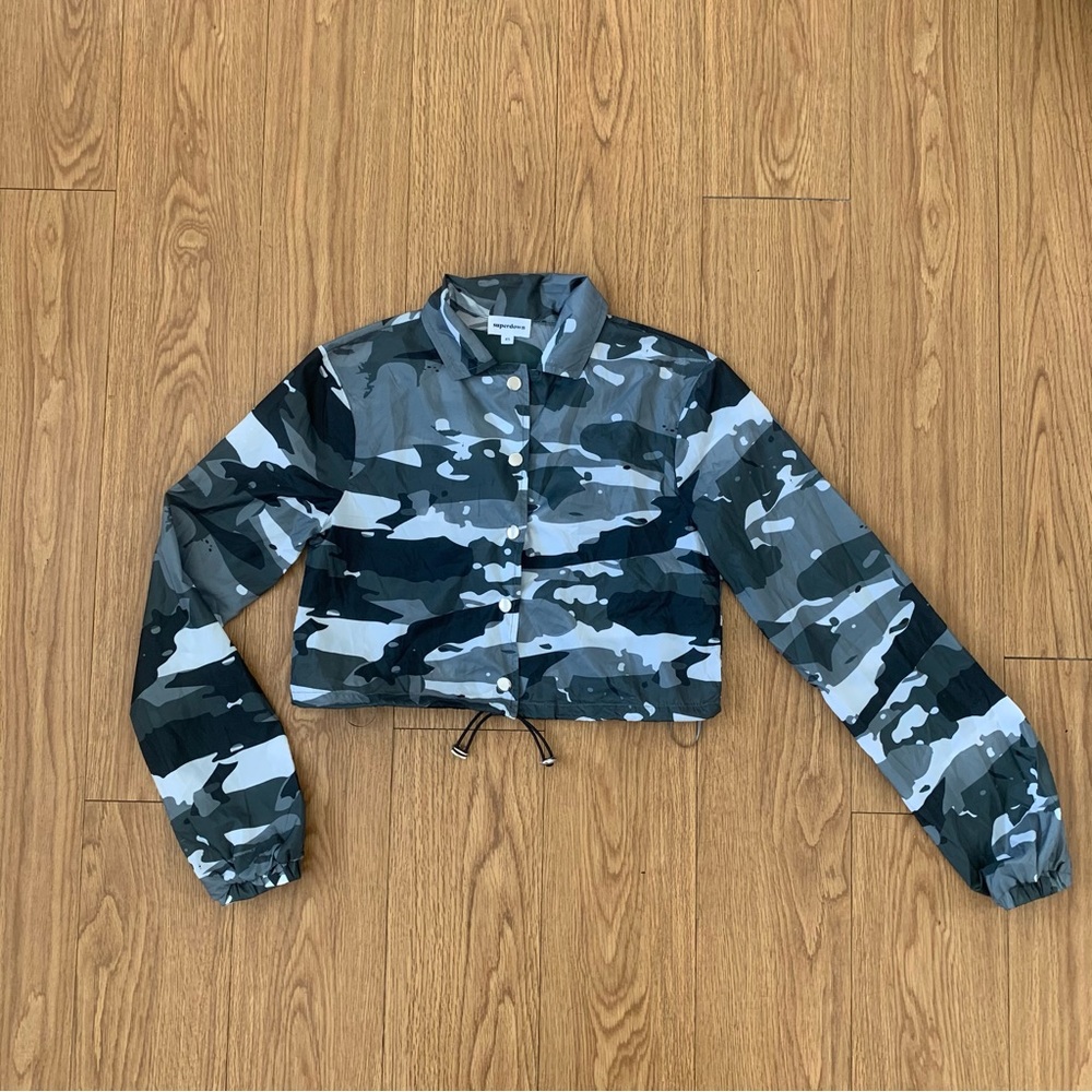 Revolve Superdown Camo Green Cropped Windbreaker … - image 4